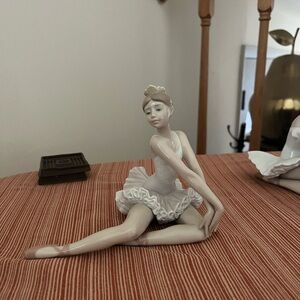 Lladro Porcelain Ballerina Figurine